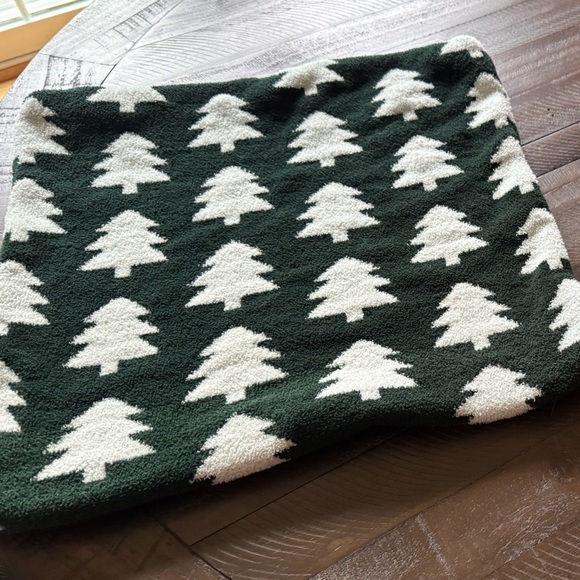 cupcakes & cashmere Other - Cupcakes & Cashmere Holiday Pillow Cover Christmas Trees 18” X 18” Set Of 2